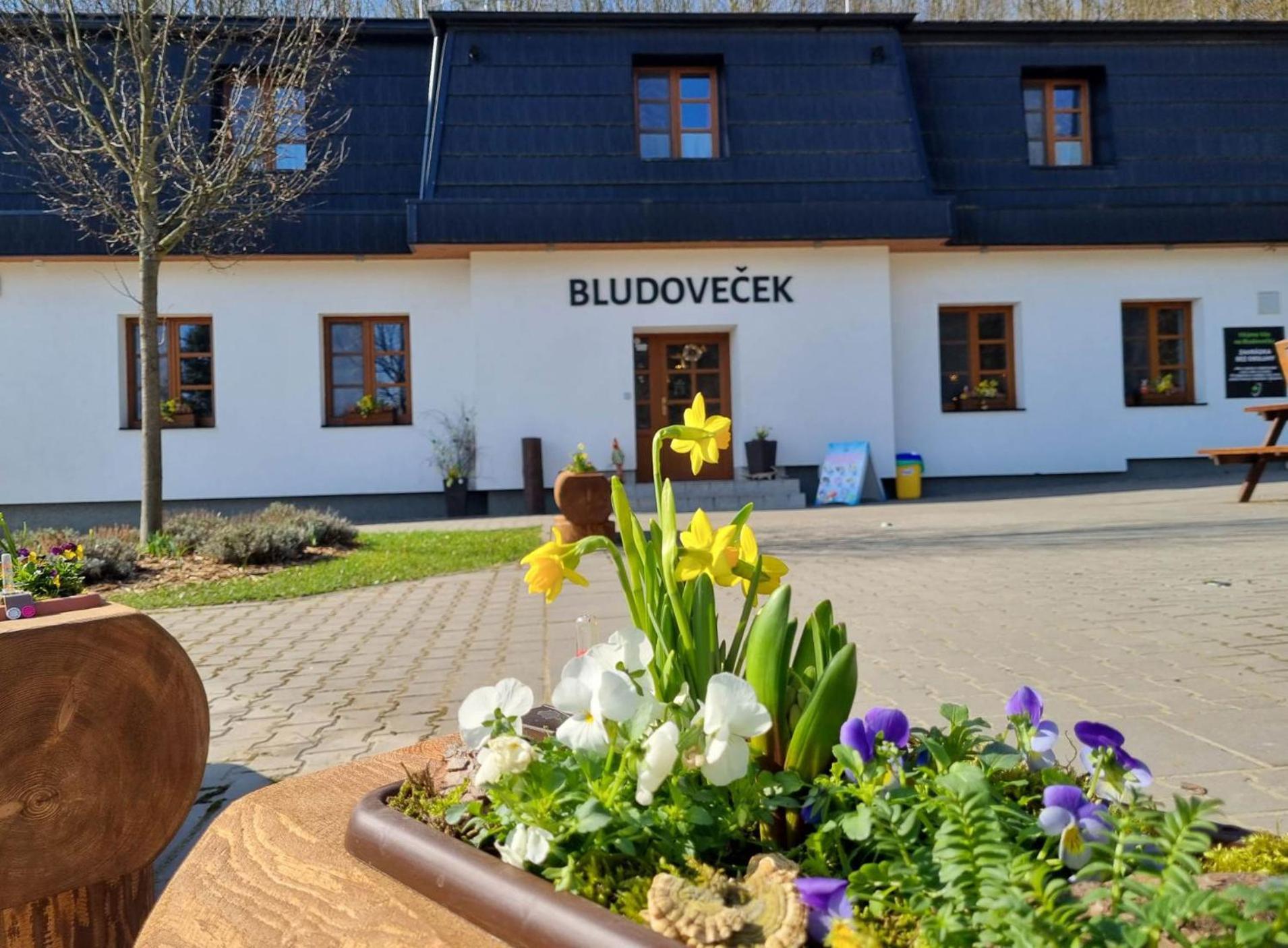 Restaurace A Penzion Bludovecek Exterior photo